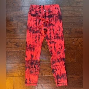 NWOT Lululemon Align Pant II 25" *Game Day
Game Day Red Black Diamond Dye Multi